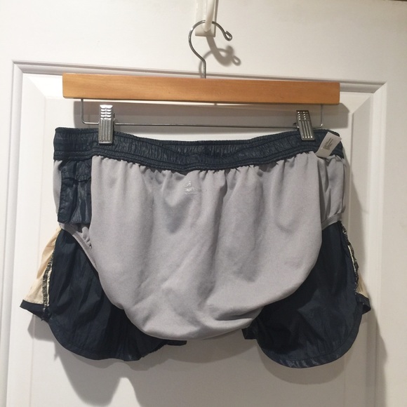 Gap body Fit Dark Grey / Navy Blue & Cream Shorts - Picture 6 of 6